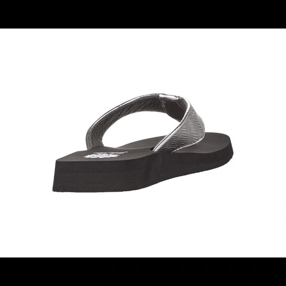 Yellow box flip flops Fahima color pewter medium width New in box - Picture 6 of 6